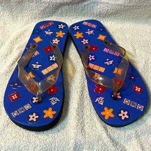 5/$25 - NWOT CMC flip flops in little kids size 9 1/2